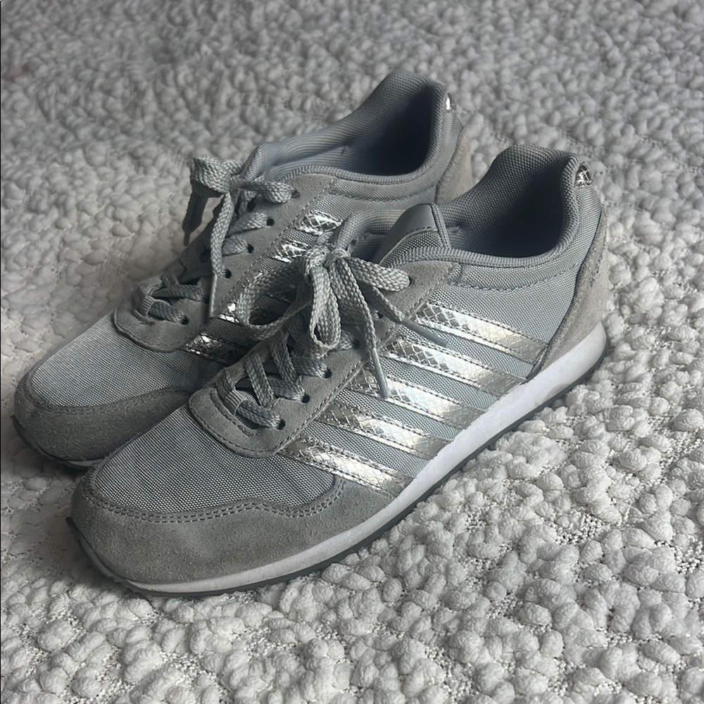 K-Swiss Gray & Silver Sneakers